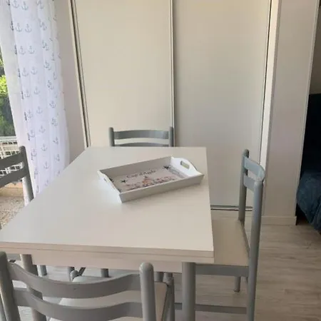 Superbe En Bord De 阿格德